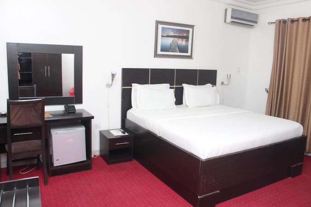 Bjorne Suites