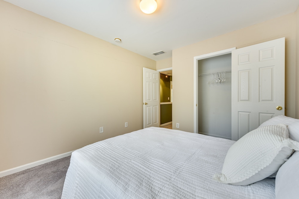 Fort Myers Vacations - Charlotte Townhome w/ Deck: 18 Mi to Downtown! - Property Image 7