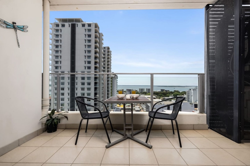 Beachfront Marvel Seaview Office Infinity Pool - Image 2