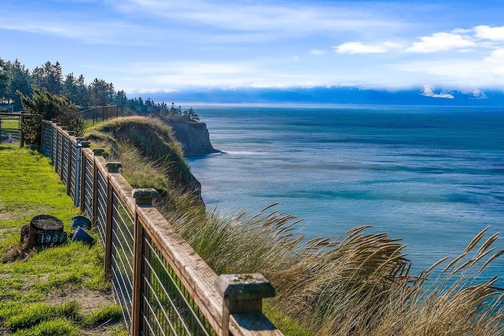 @ Marbella Lane - Seas the Bay Sanctuary
