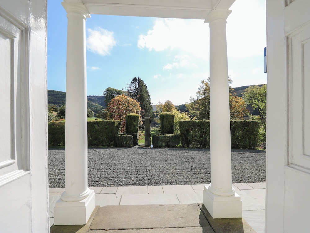 Llwynderw Hall