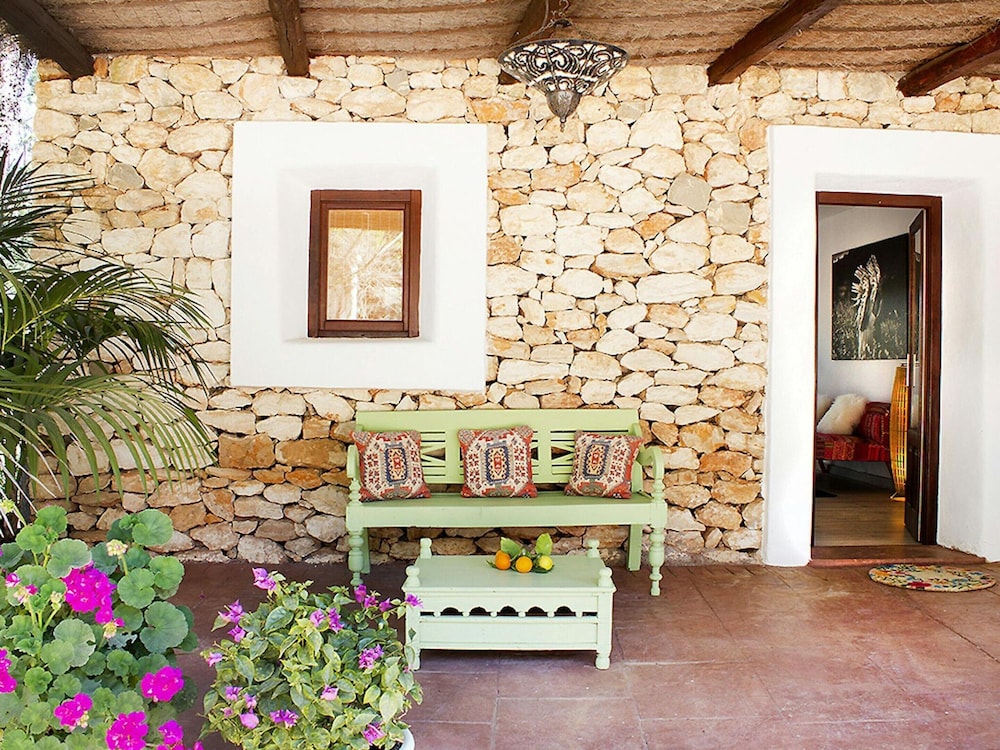 Holiday Home With Alfresco Dinning