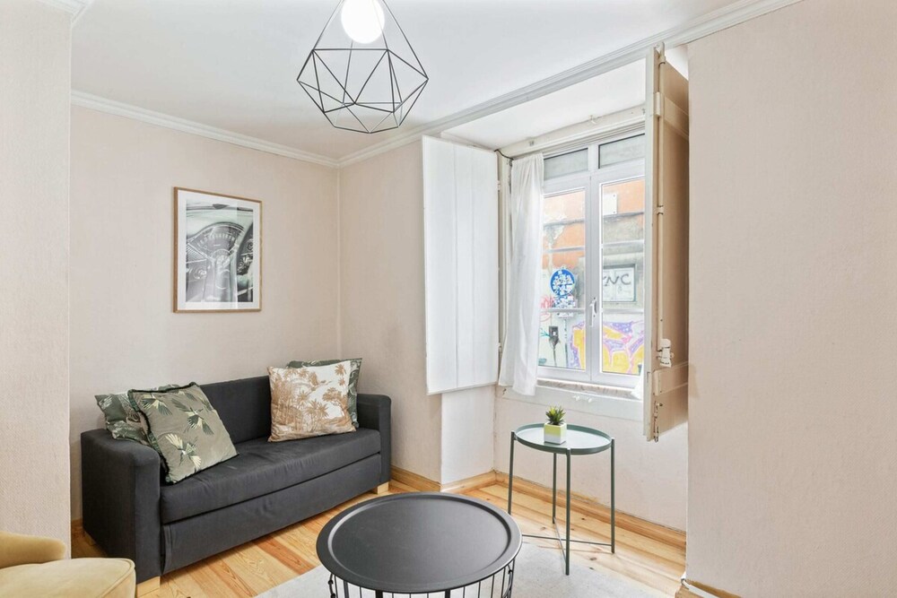 Portuguese Design 1 Bedroom Apartment in the Heart of Lisbon view 3