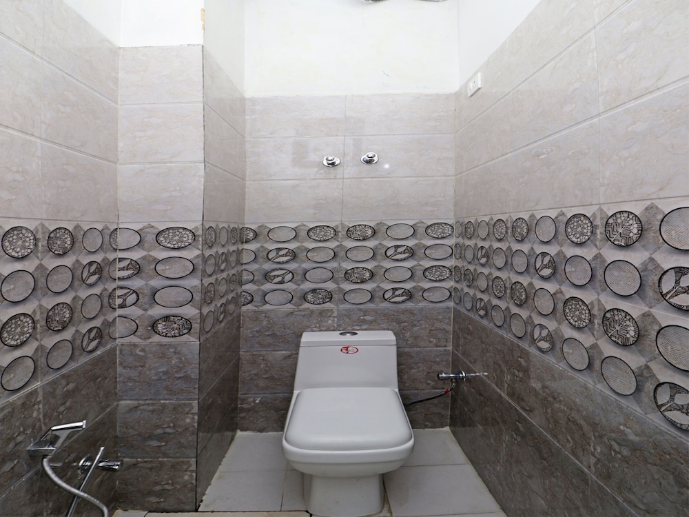 OYO 12738 Hotel Diamond