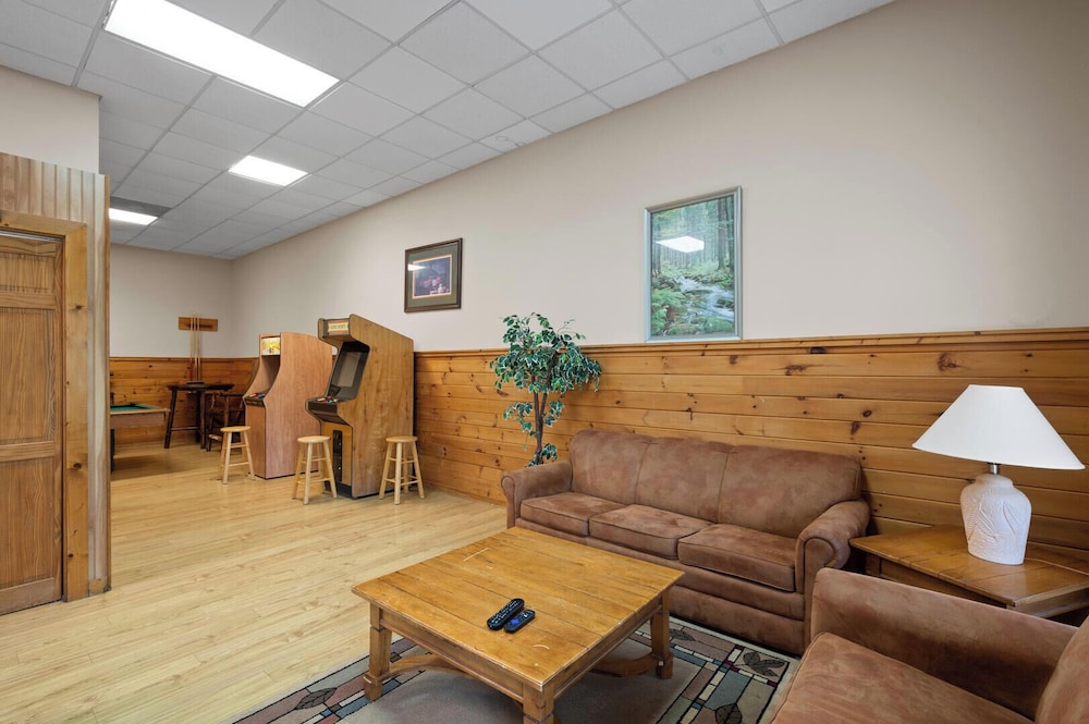 Country Pines Lodge