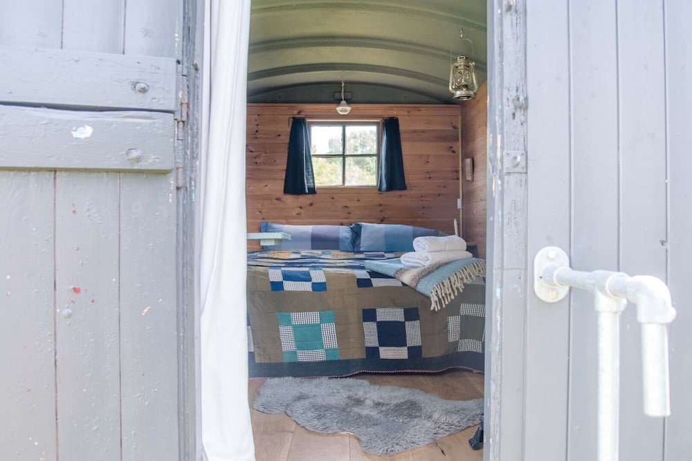 Abbey Shepherds Hut, Eye view 5