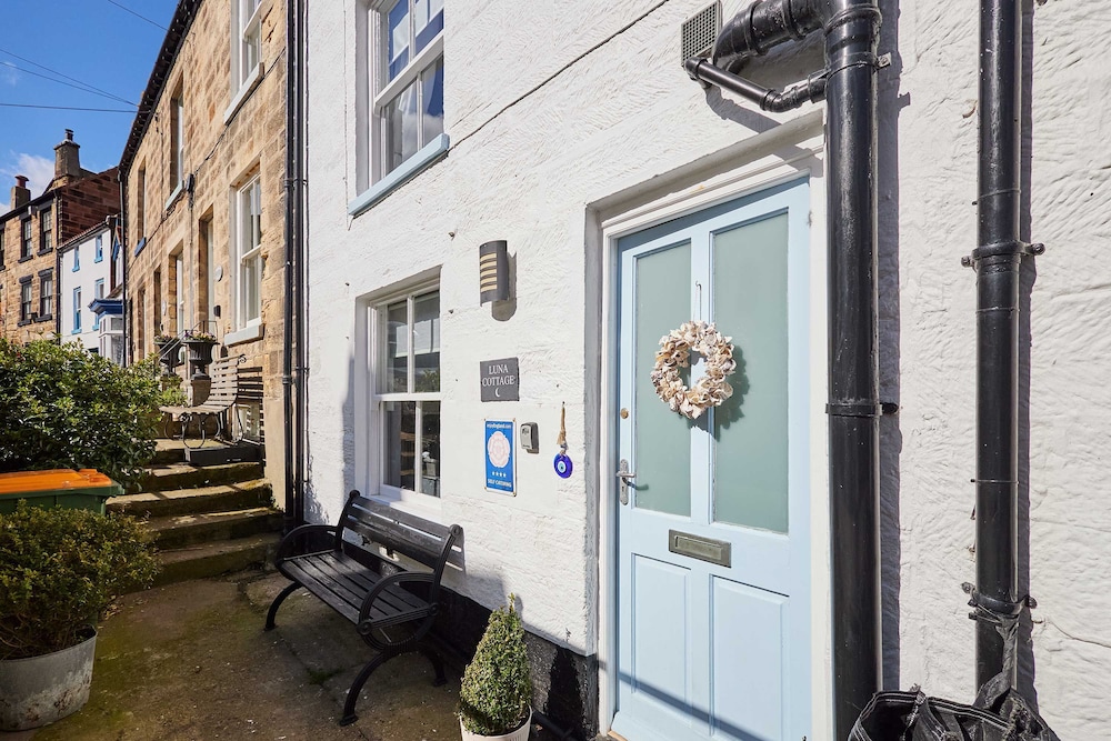 Host Stay Luna Cottage