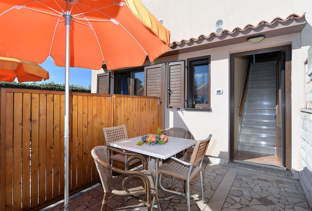 Apartments Pam 379