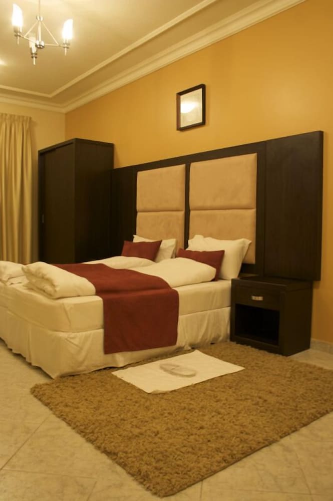 Peninsula Suites
