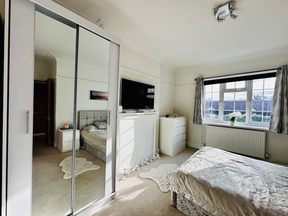 Gerrardscross - Stay4 - Parking - Petsok - Wembley