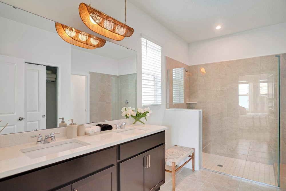 Luxury 7BR Villa, Pool, Spa & Game Room