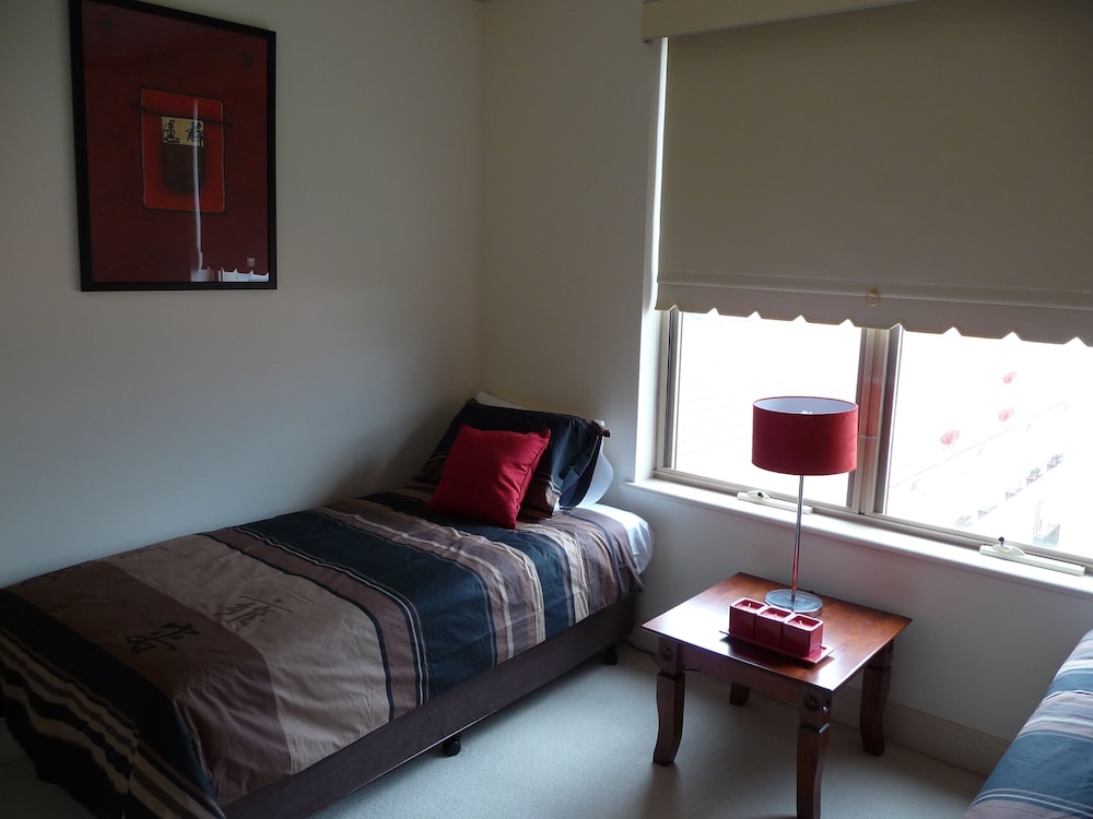 City Escape 3BD in Adelaides East End 5