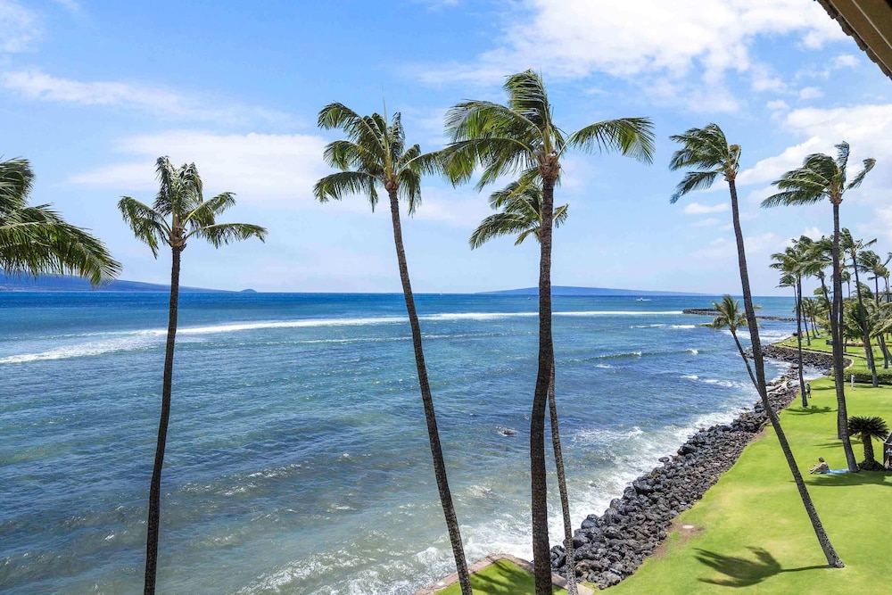 Lauloa 410 - Top Floor, Oceanfront Lanai, Molokini & Halaeakala Views, Split A/C