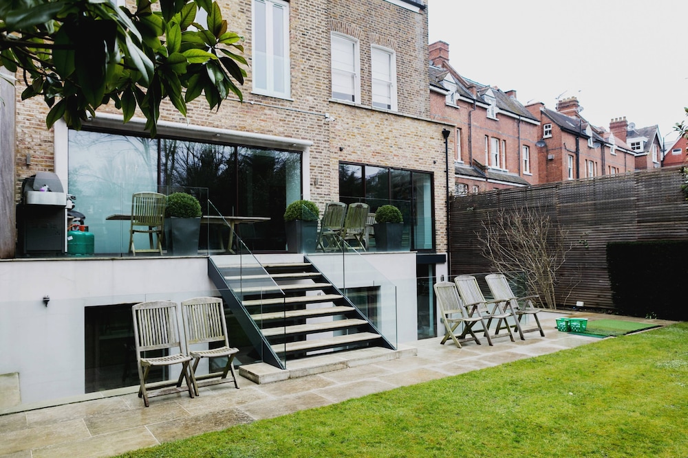 Priory Road by Onefinestay