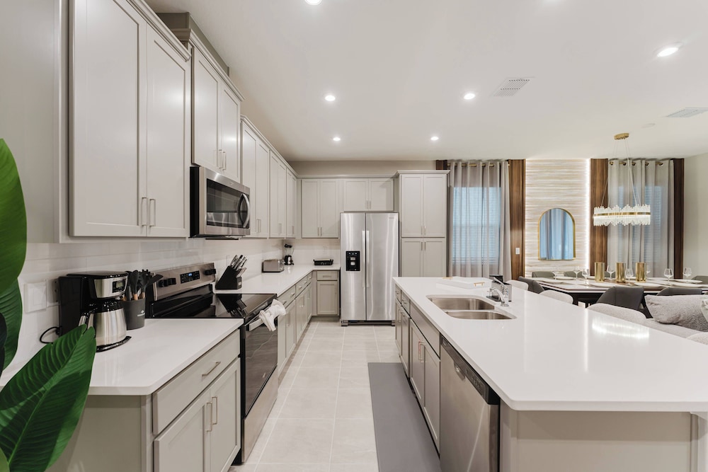 Orlando Getaway 6BR Home w Pool Near Disney