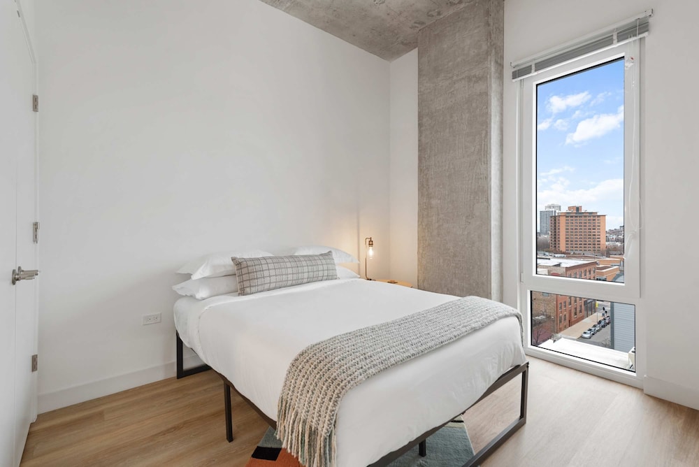 The Nova 4BR Family Friendly Near Lincoln Park