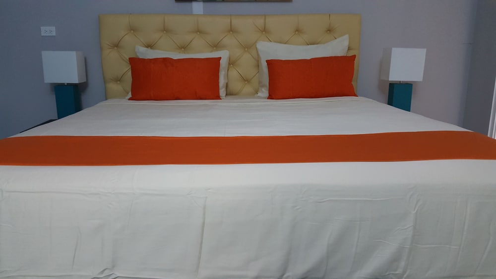 New Kingston Guest Apartment at Donhead