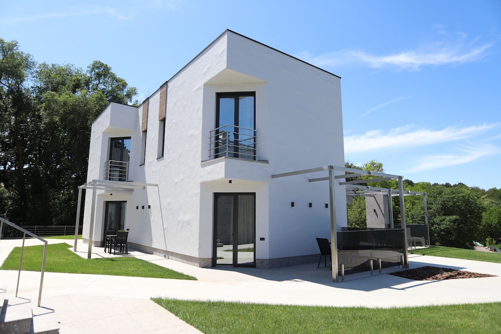 Plein Air Residence & Resort