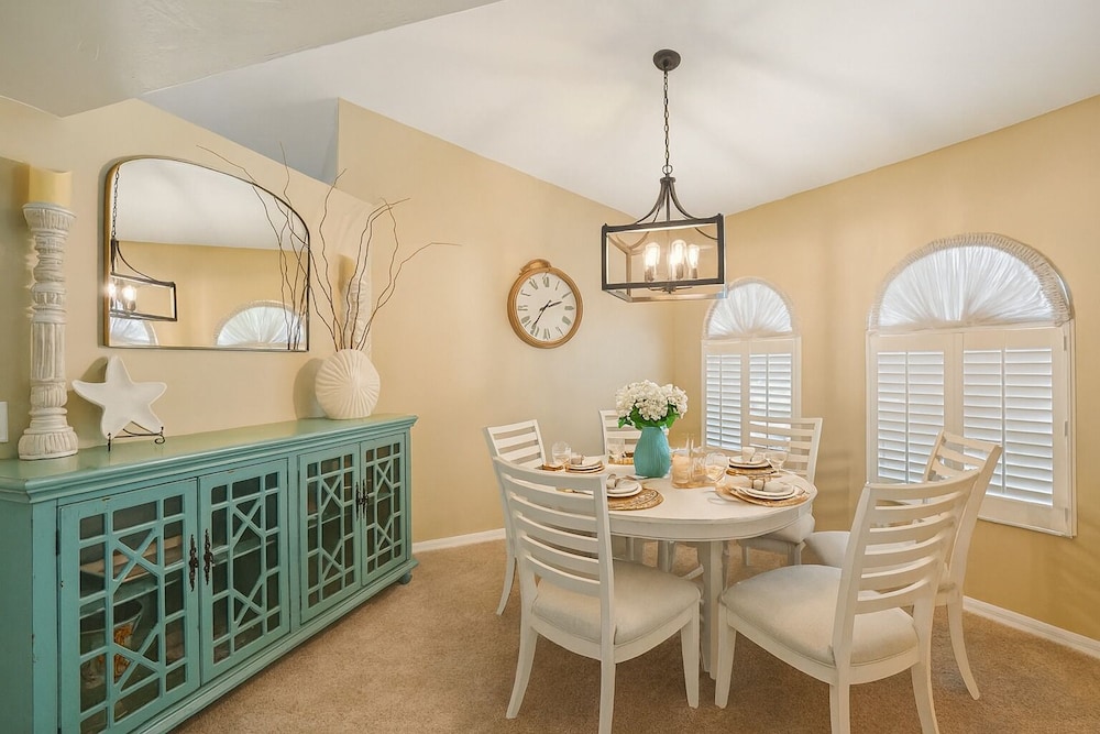 Seahorse Cove - Pool, Gulf Access & Tiki Bar 3 Bedroom Home