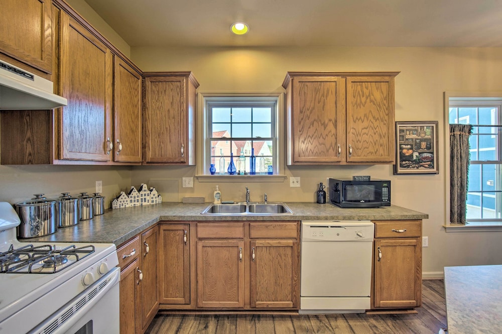 Unique Townhouse in Bavarian-style Neighborhood! - Property Image 17