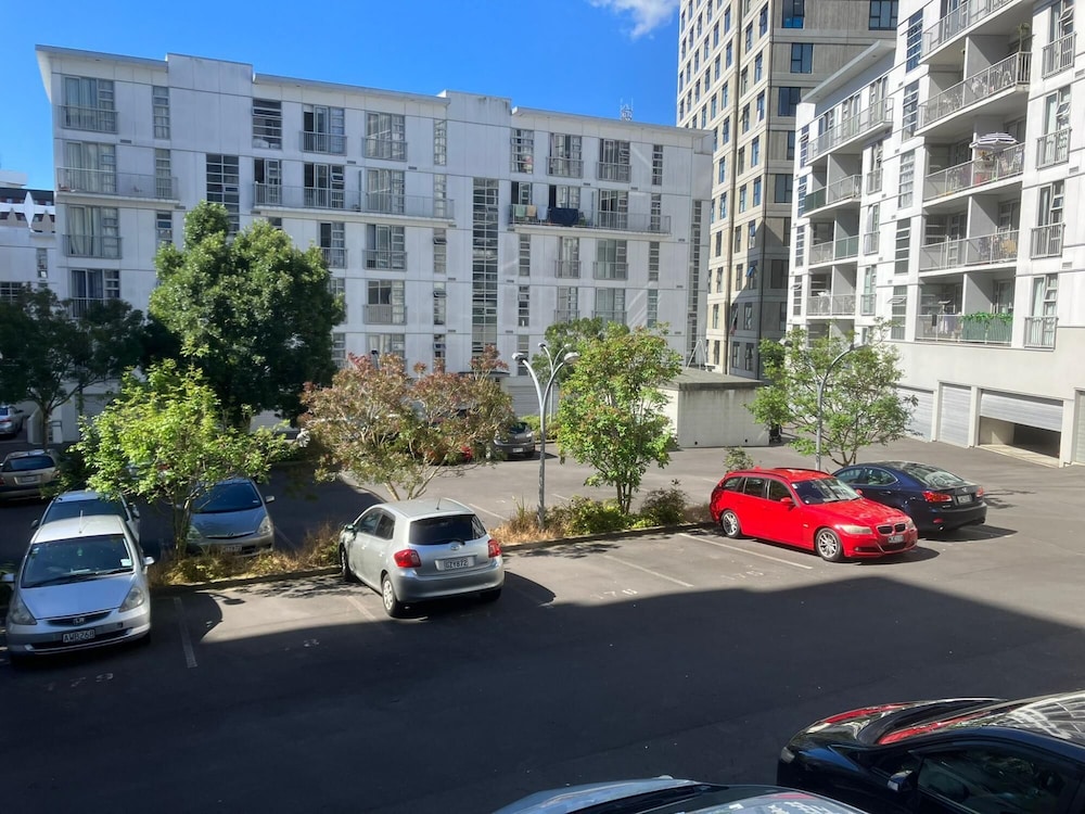 2 Bedroom Apt a few Steps to Queen St view 2