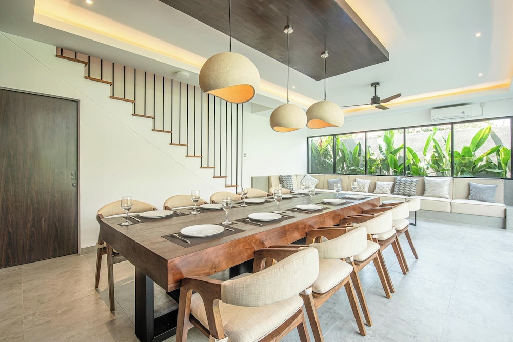 Tropical Elegance 5BR Canggu Villa Near Beach