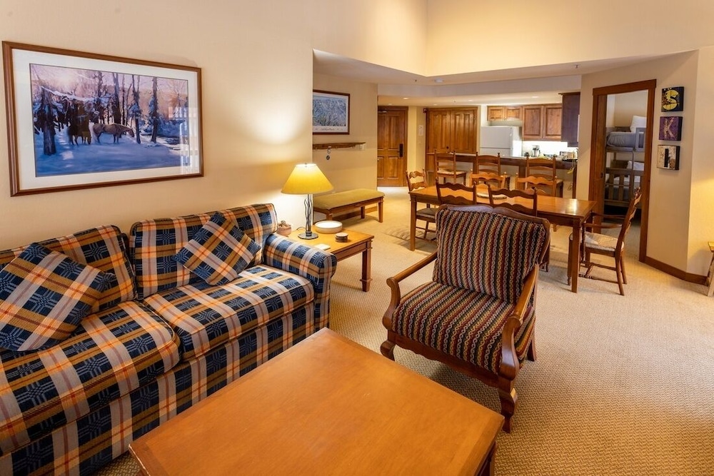 3323 - Two Bedroom Standard Powderhorn Lodge 2 Condo