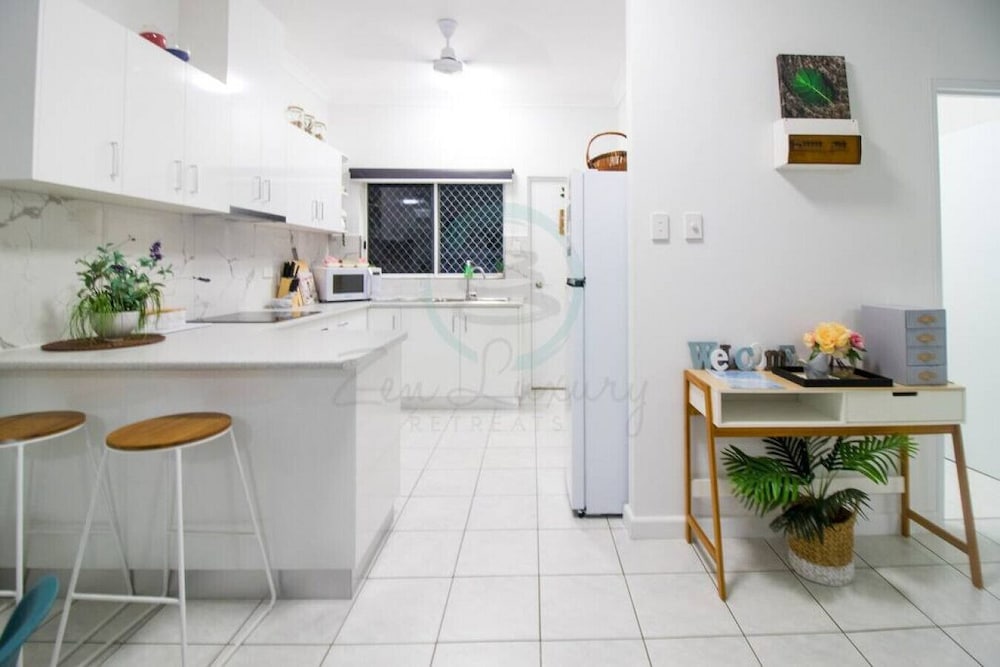 ZEN GARDEN - 2 BR Cozy Modern Design Apt