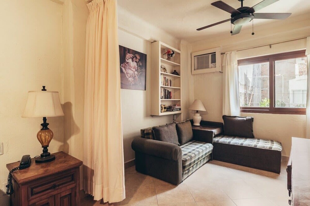 Ocean View 1Br Condo-balcony-beach-pool - 301