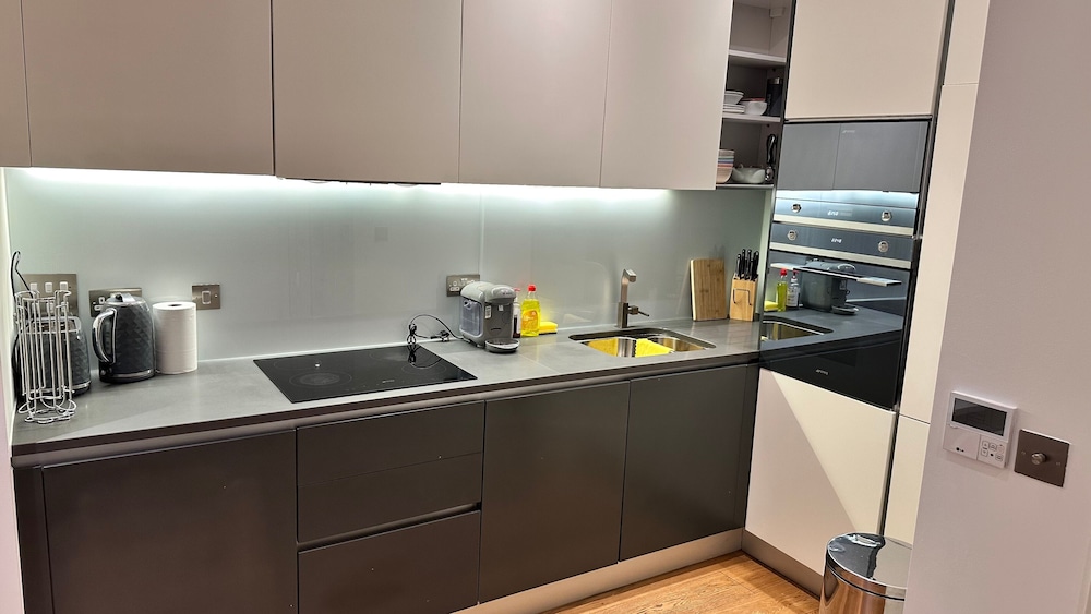 Apartment-sleeps3-hottub-patio