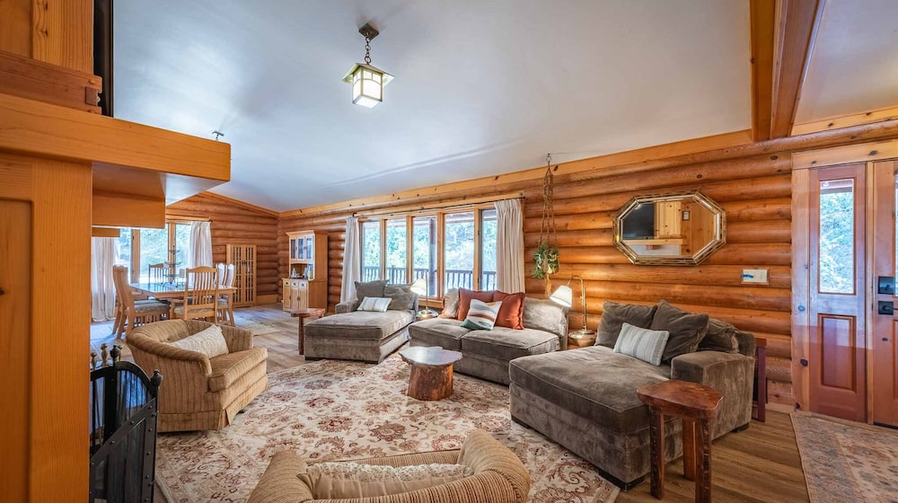 Oakwood Lodge