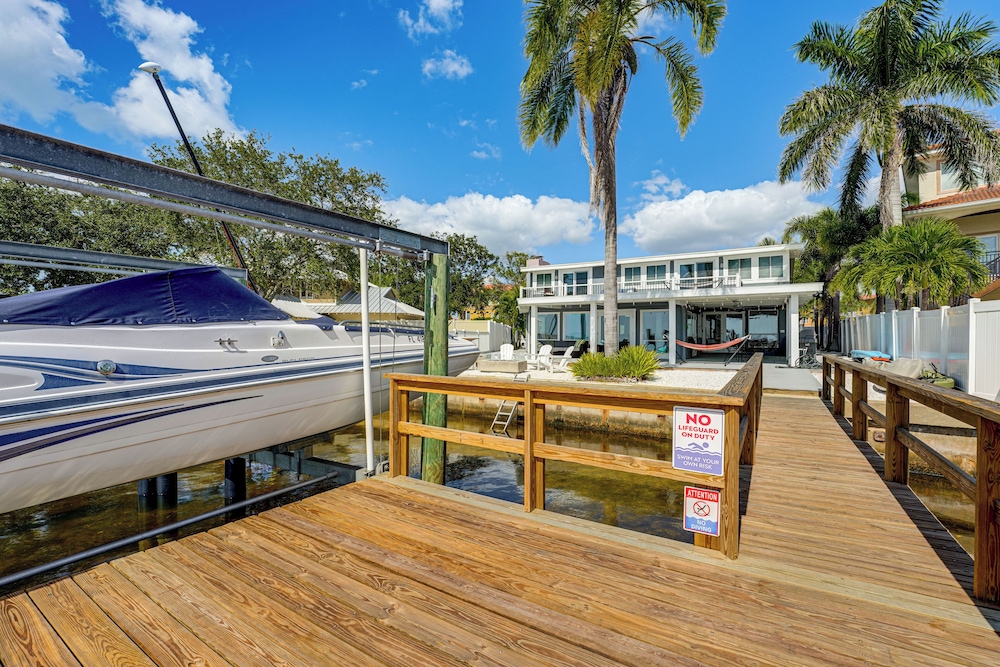 Gulf Coast Luxury! Quiet Home 4 Mi to Sponge Docks