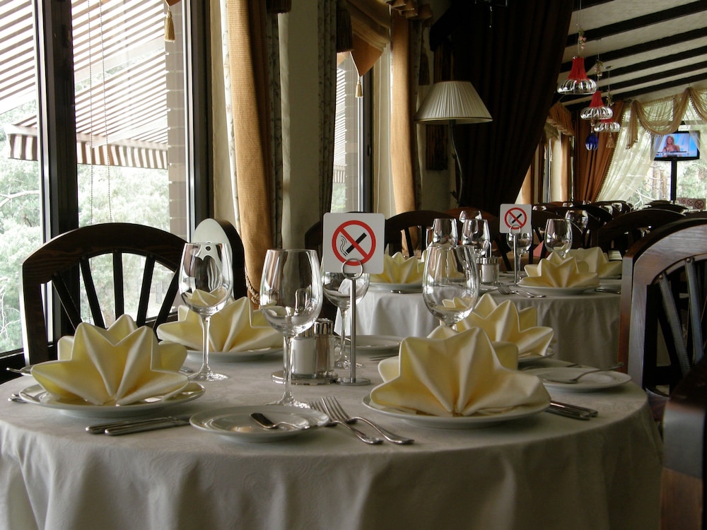 Park-Hotel Butenko Stable