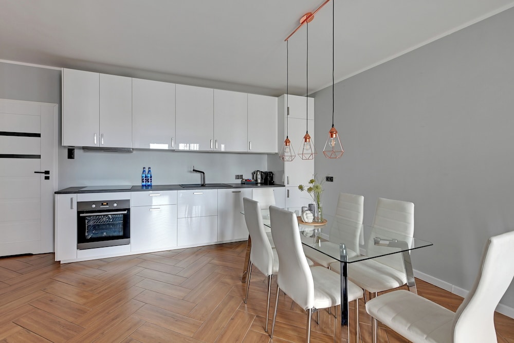 Aura - Riverside & Parking by Downtown Apartments