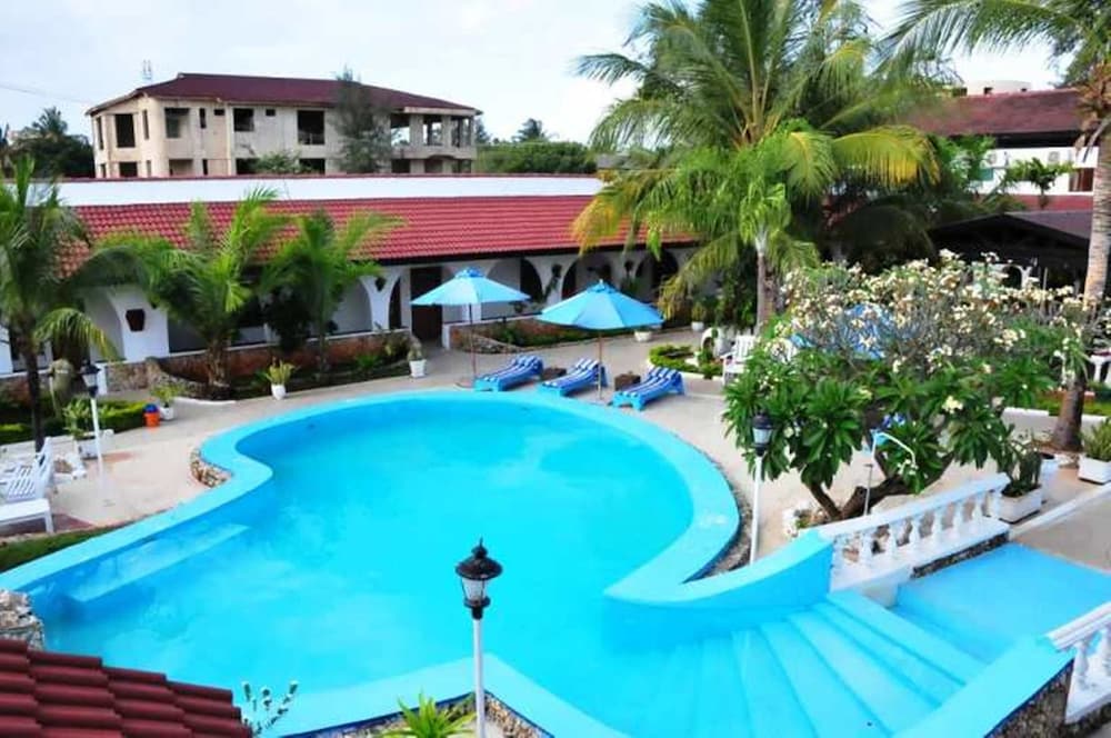 Best Western Jangwani Sea Breeze Hotel