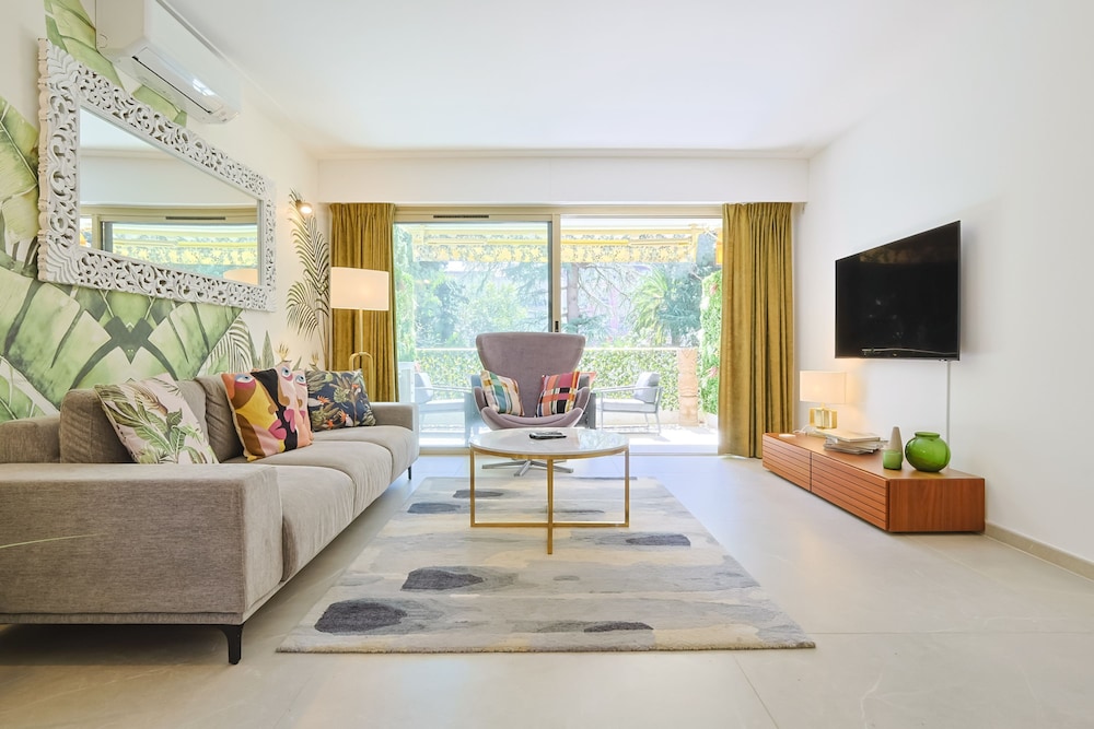 Le Jungle in Cannes With 2 Bedrooms and 2 Bathrooms