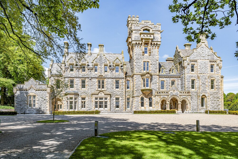 The Violet Suite Stone Cross Mansion