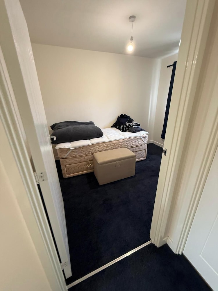 Central 2 Bed Home - Parking, Ev Point, Garden
