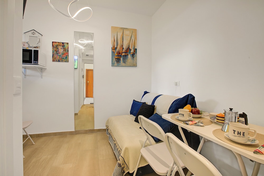 Jolie Sur La Mer - Petit Studio