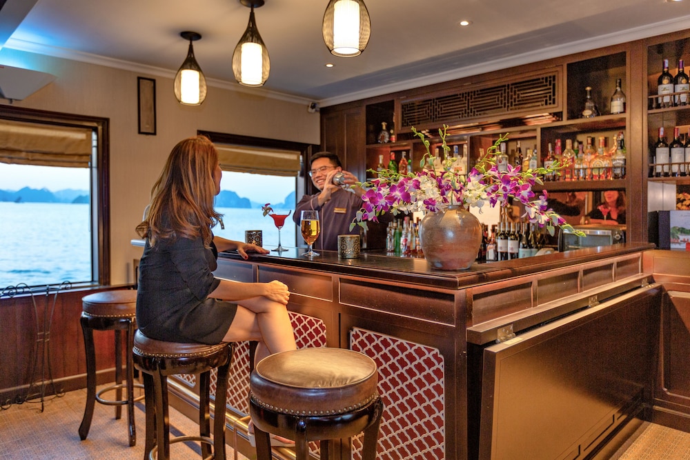 Heritage Line Violet cruise – Ha Long Bay & Lan Ha Bay