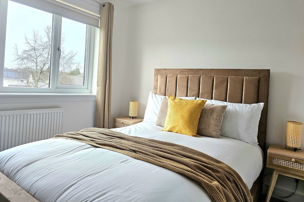 Family Home with Free Parking view 5