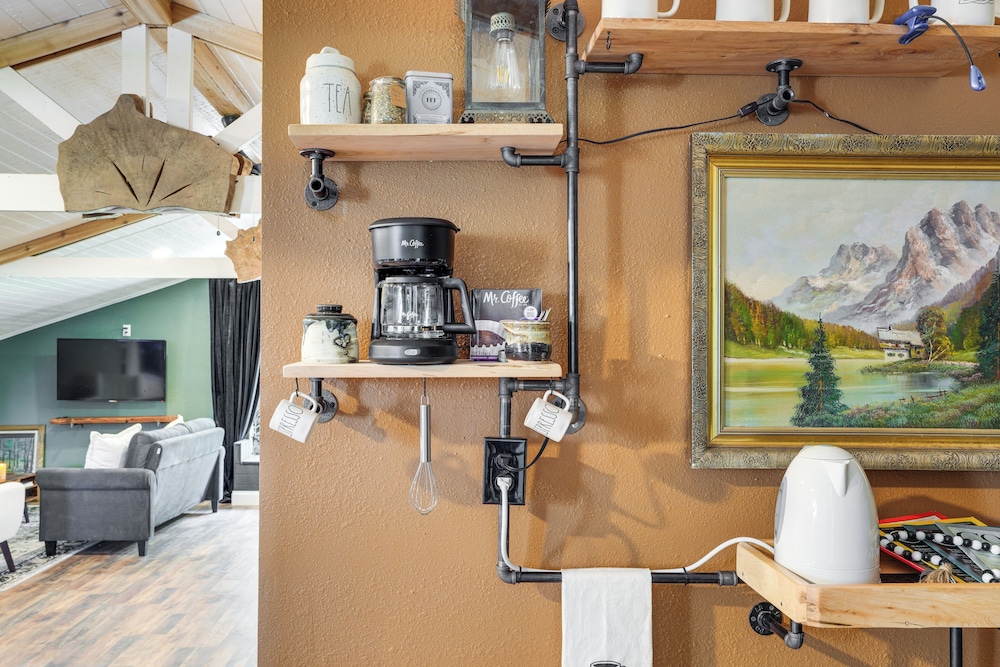Cozy Altoona Studio w/ Fire Pit: Farm On-site!