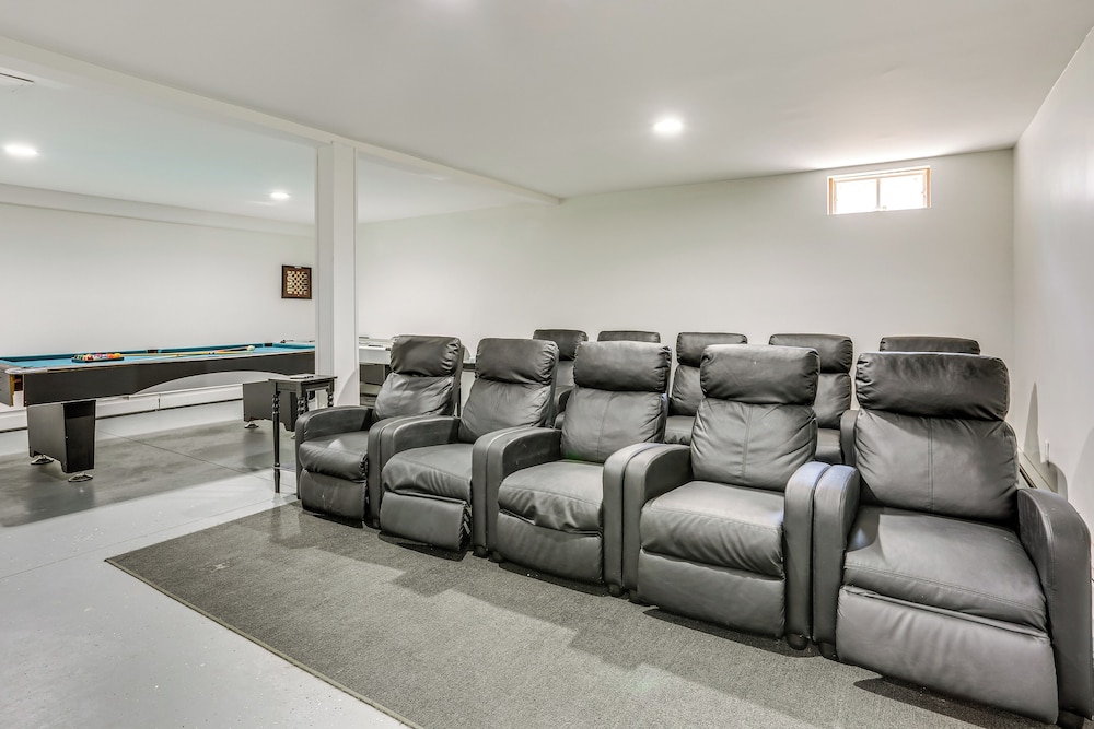 Home Theater & Game Room: Home in Glen Wild!