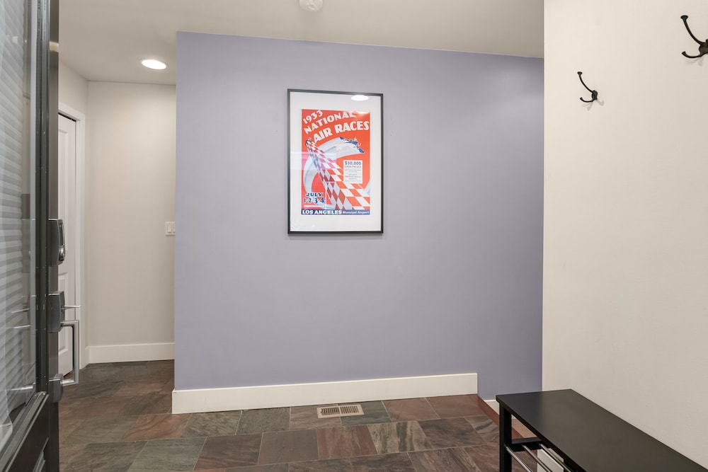 Seattle Vacation Home: The Aerodrome