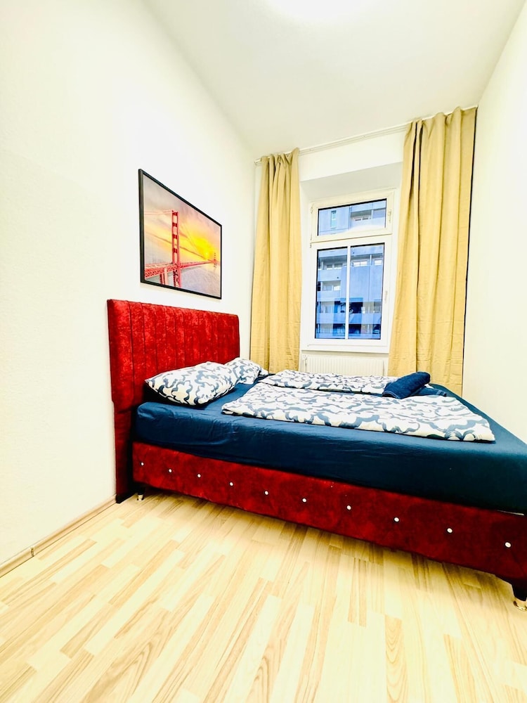 4BR Stay for 8 Near FAC Stadium