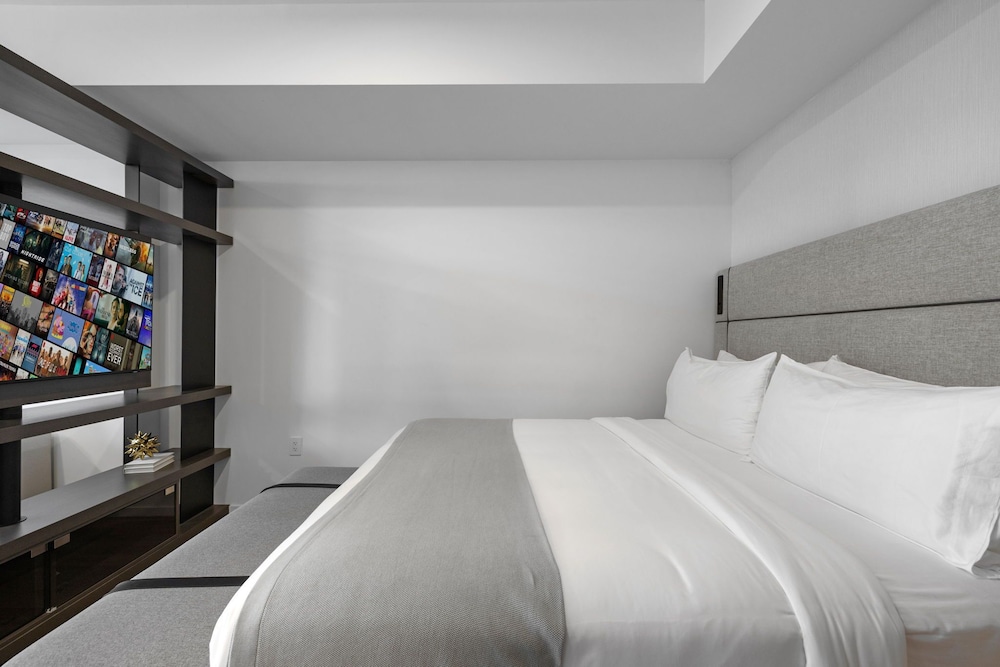 High-Floor Studio with Incredible Views