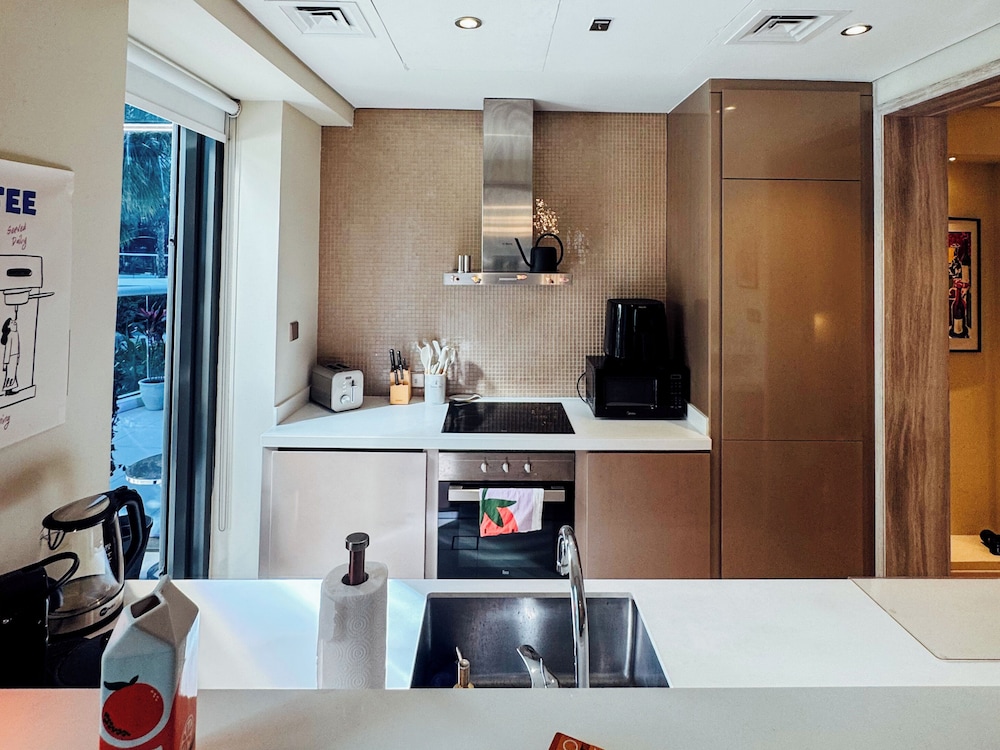 Grapeful Stay – Luxury Hostel Paramount Tower Business Bay
