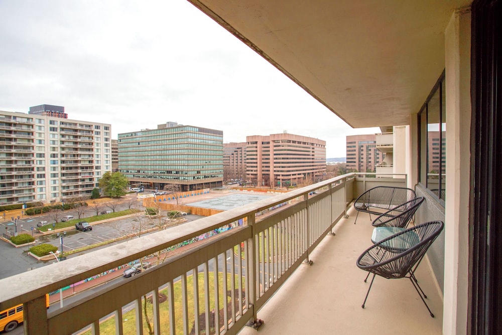 DC Airport Metroline Apartments