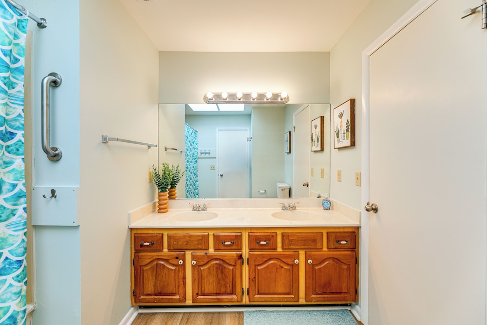 3 Mi to Fenwick Island & Beach: Family Townhome