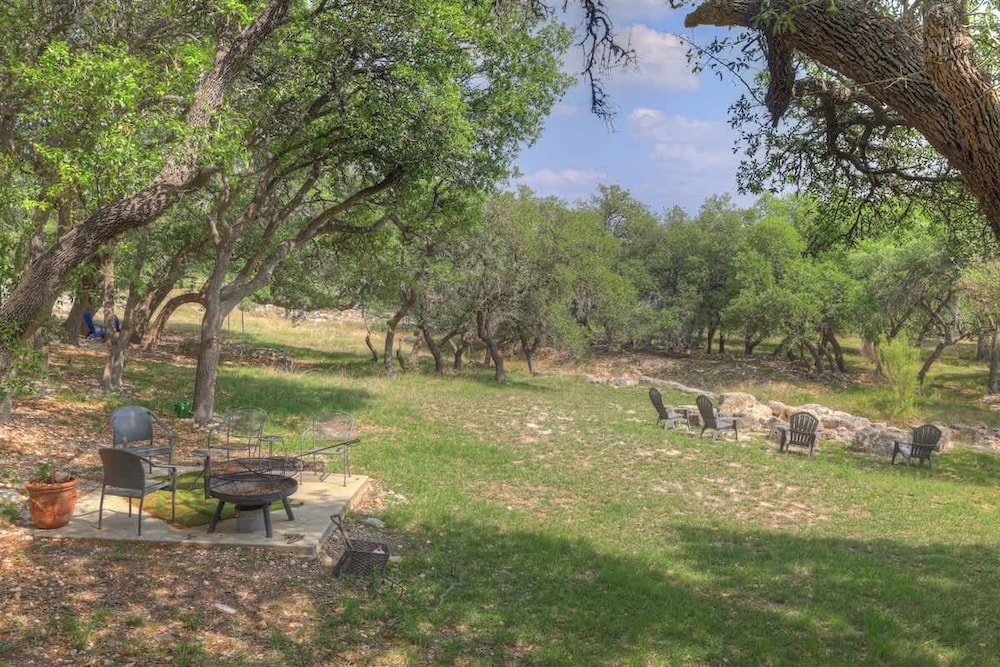 Cactus Flower Peaceful Hill Country Escape!